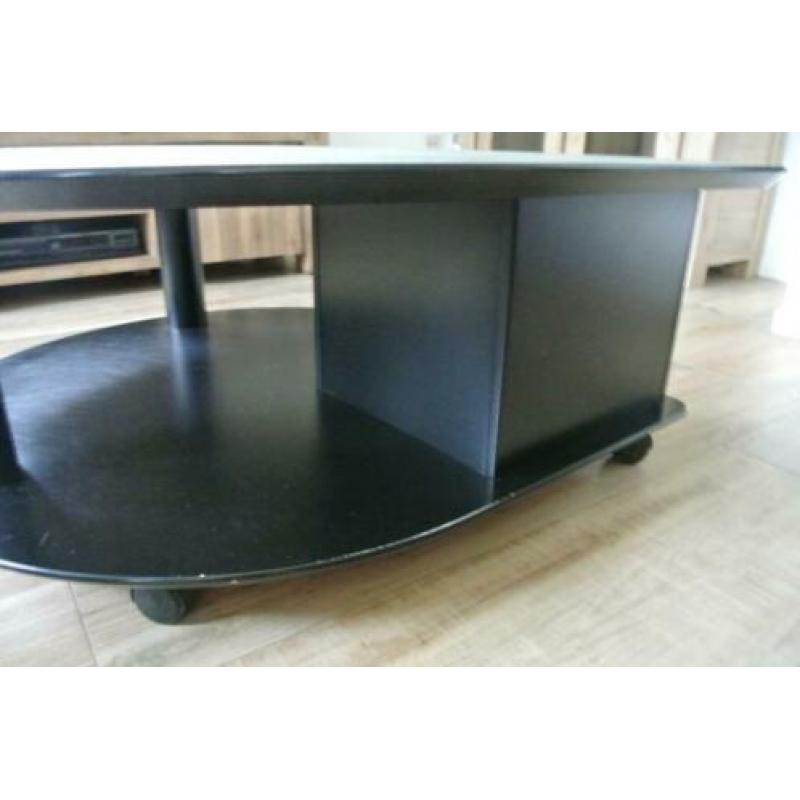 Groene salontafel rond met één hoek