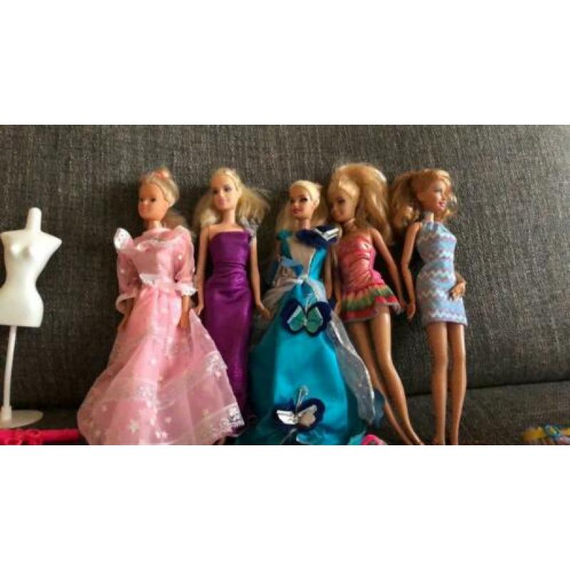 Barbie poppen + kleertjes en accessoires!
