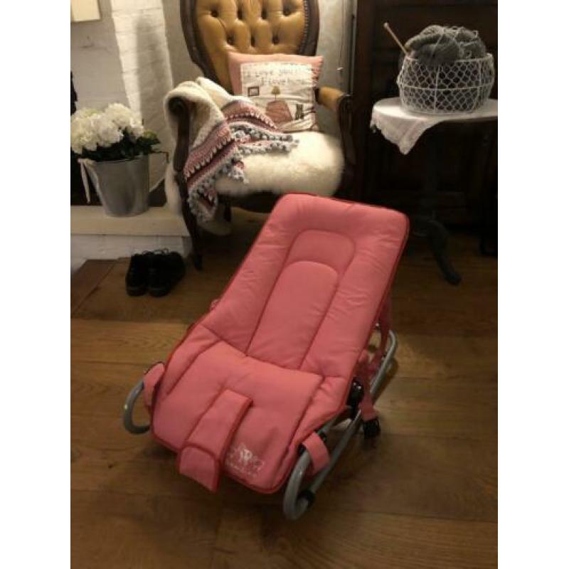 roze schommel stoel