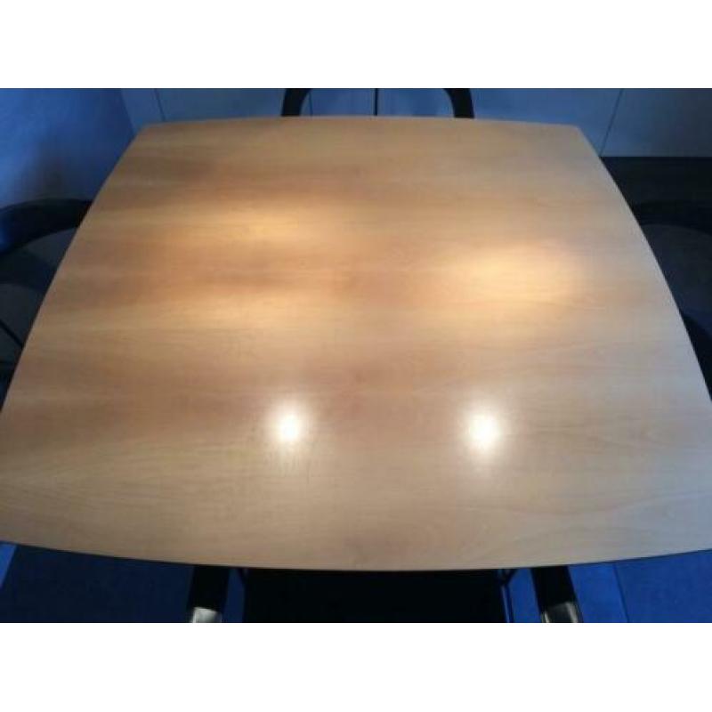 Zeer fraaie unieke design tafel - notenhout houten eettafel