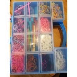 Uitgebreide set loom spullen te koop met 4 boeken erbij