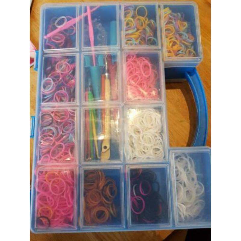 Uitgebreide set loom spullen te koop met 4 boeken erbij