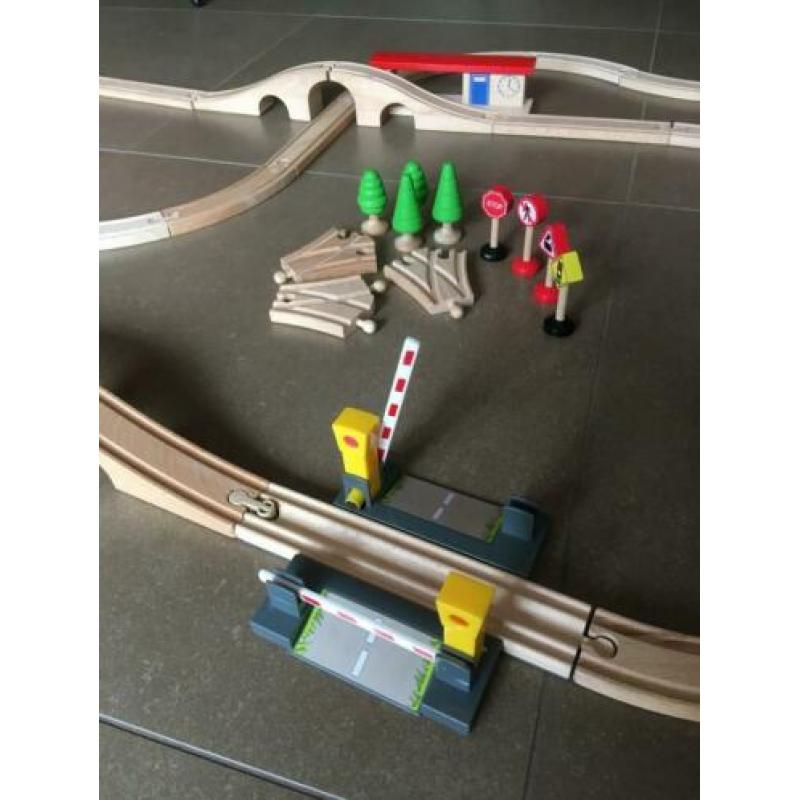 Houten treinbaan Ikea en extra