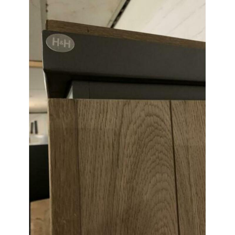 Buffetkast henders en hazel farmland met verlichting €999,-!