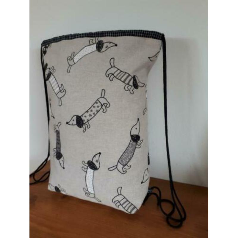 NIEUW: Teckel/Dachshund rugtasjes by Kadodotje