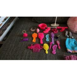 Barbie poppen + kleertjes en accessoires!
