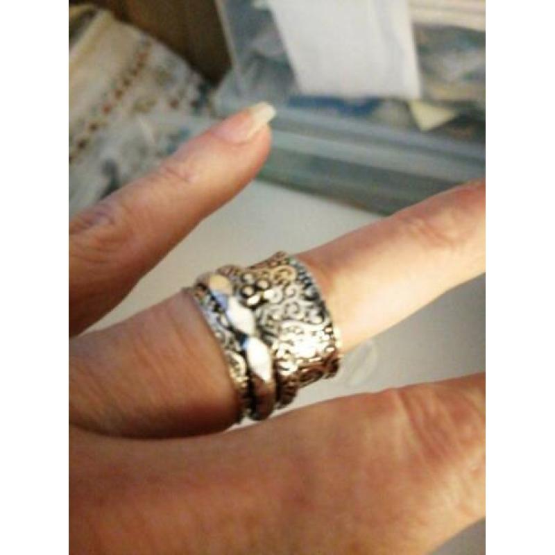 Prachtige handgemaakte 925z spinnerring met maansteen 16.5