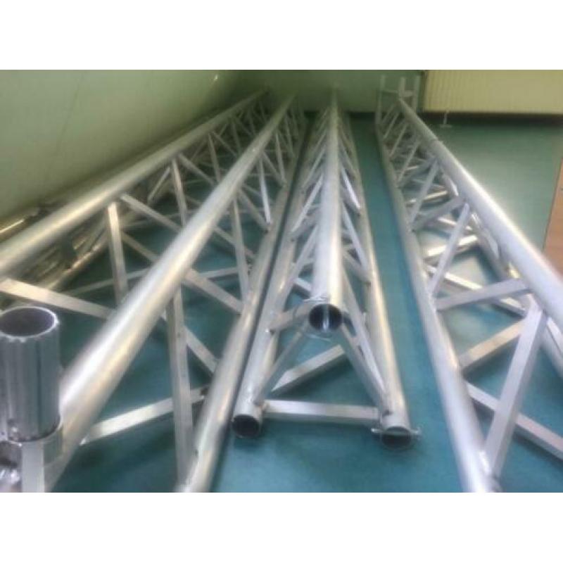 Trussen 3 en 4 meter te koop !!!