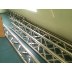 Trussen 3 en 4 meter te koop !!!