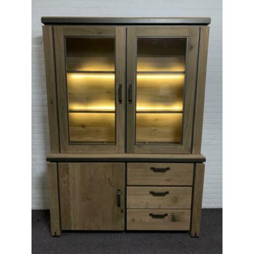 Buffetkast henders en hazel farmland met verlichting €999,-!