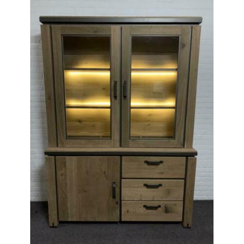 Buffetkast henders en hazel farmland met verlichting €999,-!