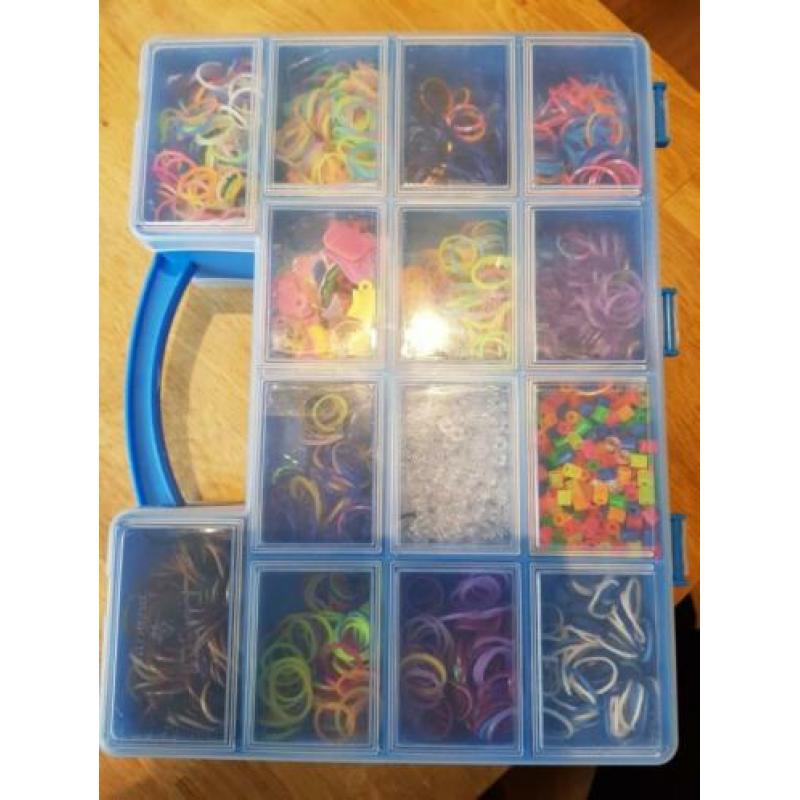 Uitgebreide set loom spullen te koop met 4 boeken erbij