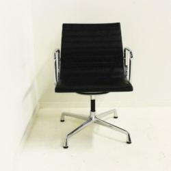 Vitra Eames EA 108 Vergaderstoelen, Design Stoelen Leer