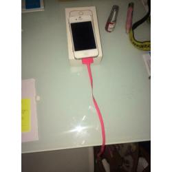 iPhone 4s te koop.werkt uitstekend! Kleur is wit. Met snoer.
