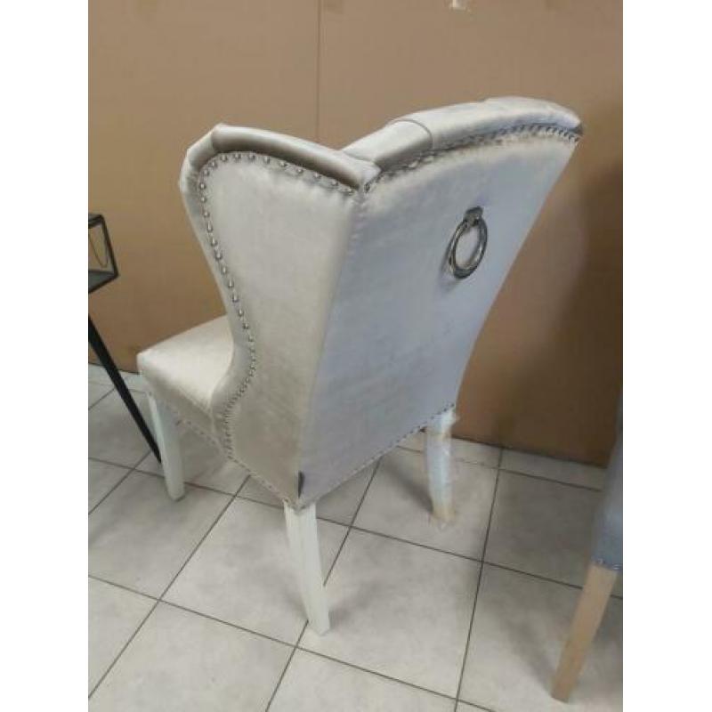 Showroom Richmond beige velvet eetkamer stoelen Daisy