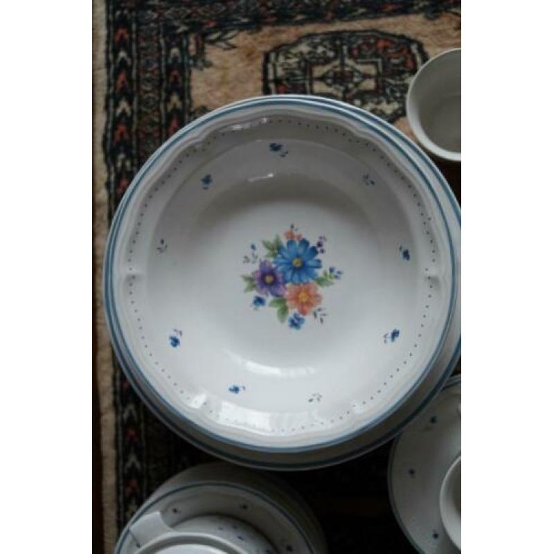 Provincial bouquet servies delen