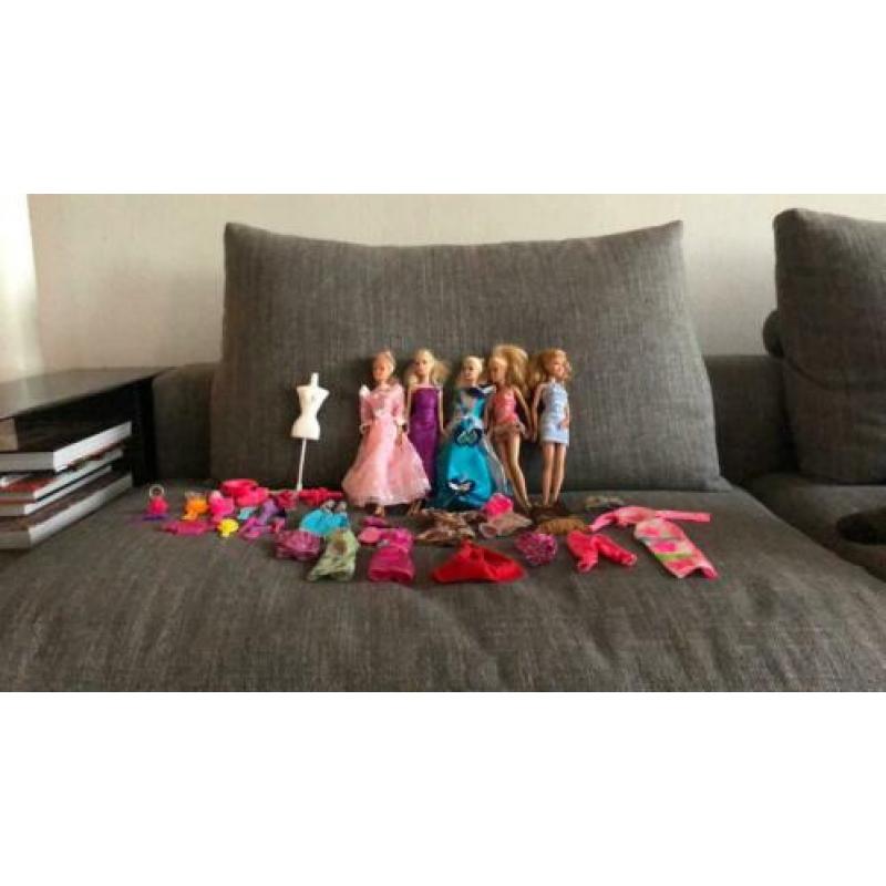 Barbie poppen + kleertjes en accessoires!