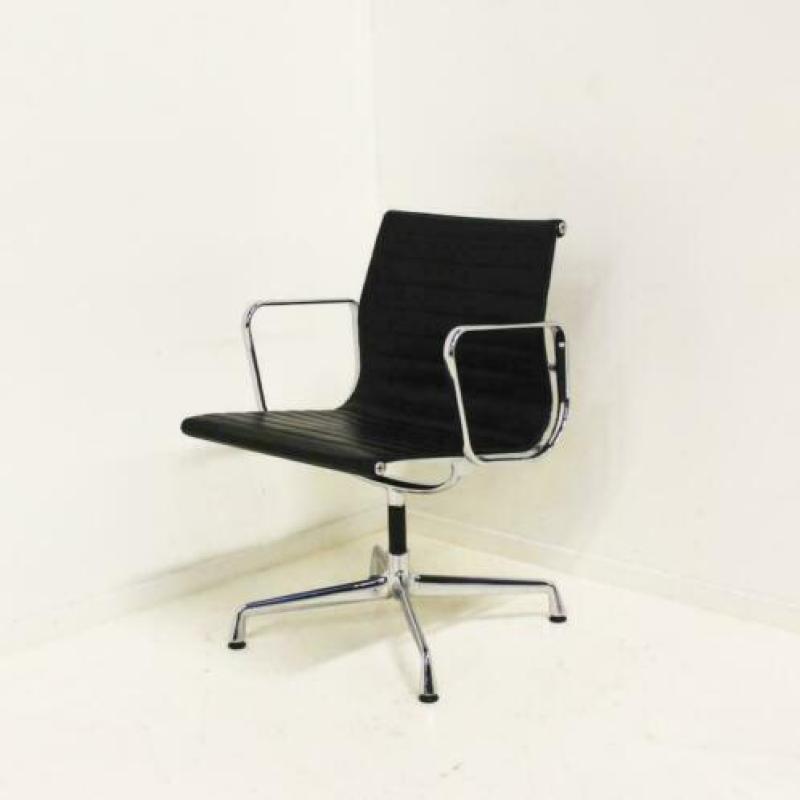 Vitra Eames EA 108 Vergaderstoelen, Design Stoelen Leer