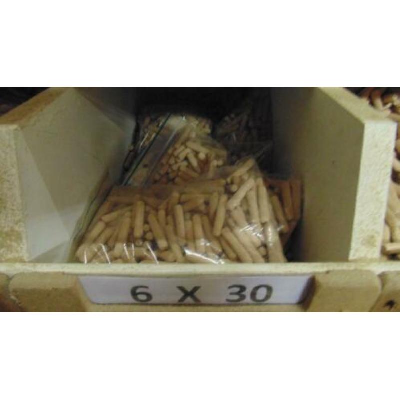 'actie Deuvels in alle maten en lengte nieuwe €4,- p/kg'