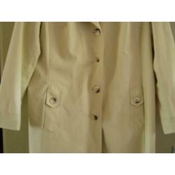 licht gele trenckcoat, A-lijn, maat 46