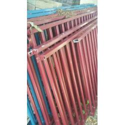 hekwerk gepoedercoat. 2.27 b x 0.92 h