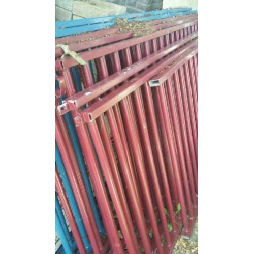 hekwerk gepoedercoat. 2.27 b x 0.92 h