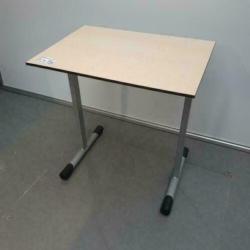 1x Zeer degelijke BRINK schooltafel - 75x70x50 cm - ahorn