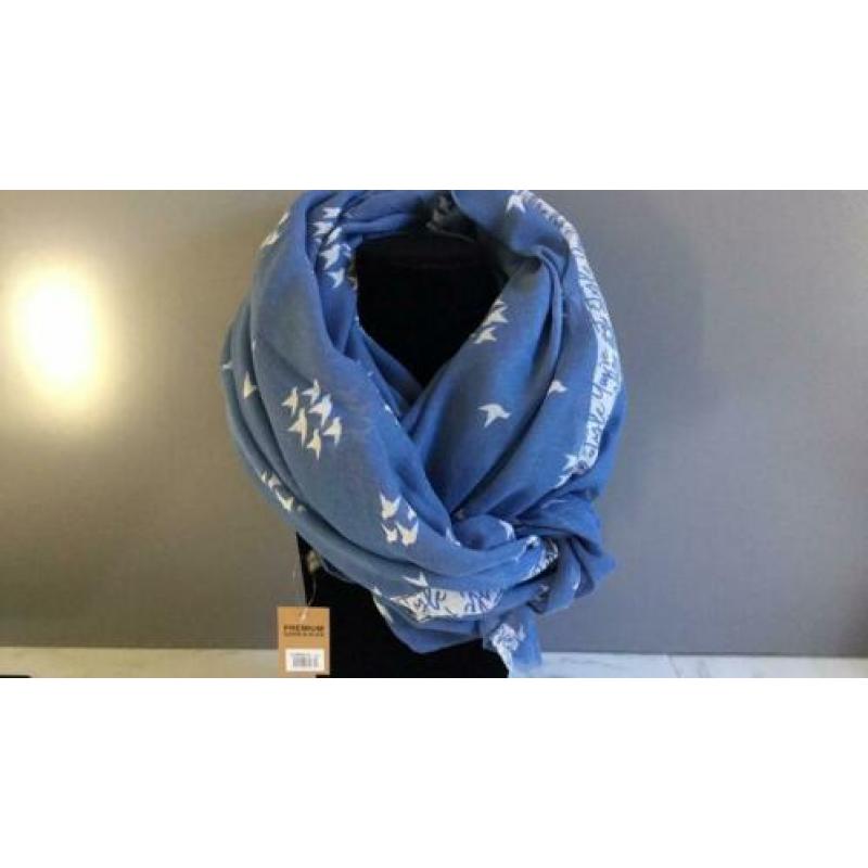 Nieuwe sjaal, blauw met witte vogels