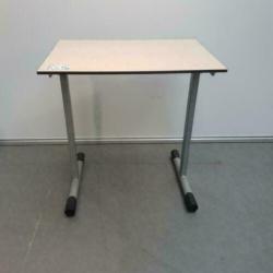 1x Zeer degelijke BRINK schooltafel - 75x70x50 cm - ahorn