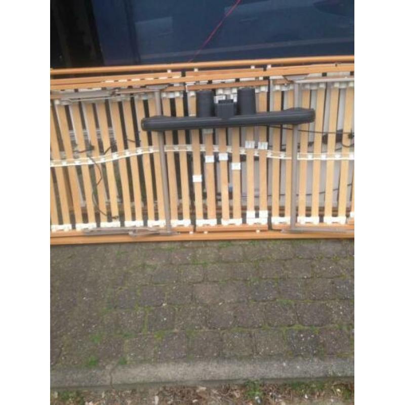 2x elektrische lattenbodems ivm nieuw bed