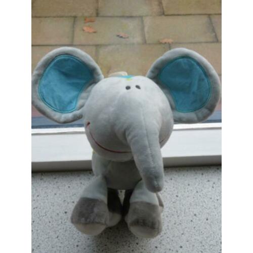 Olifant van Prenatal met witte manen meet ca 23 cm breed