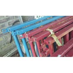 hekwerk gepoedercoat. 2.27 b x 0.92 h