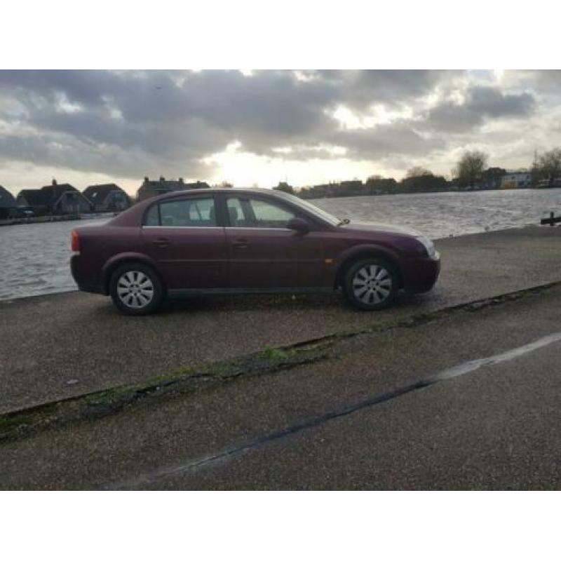 Opel Vectra 2.2 16V SDN AUT 2003 Rood