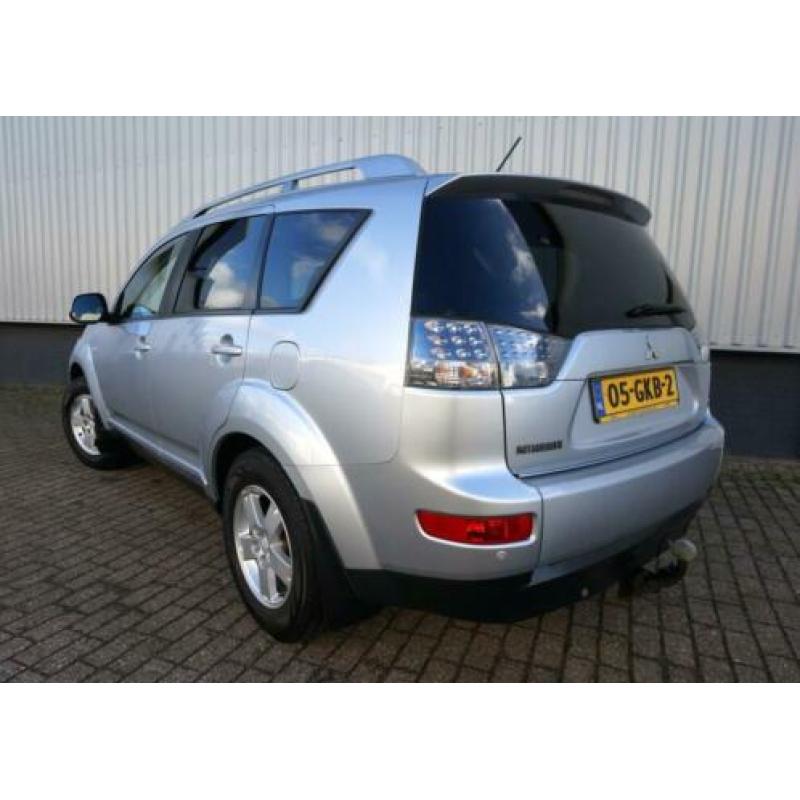 Mitsubishi Outlander 2.4 Intense+ 7 pers_Clima_Trekh_Cruise_
