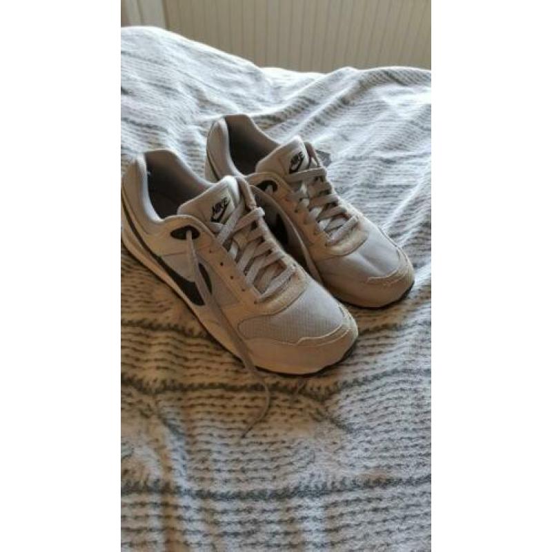 Grijze nike sneakers, maat 43