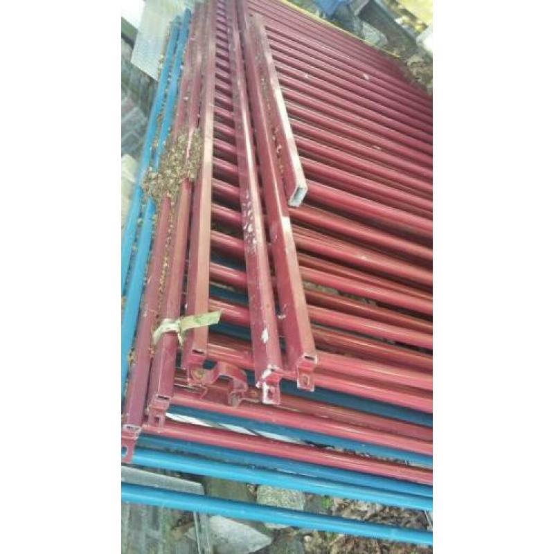 hekwerk gepoedercoat. 2.27 b x 0.92 h