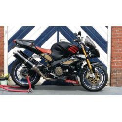 Aprilia Tuono Factory met vol akrapovic