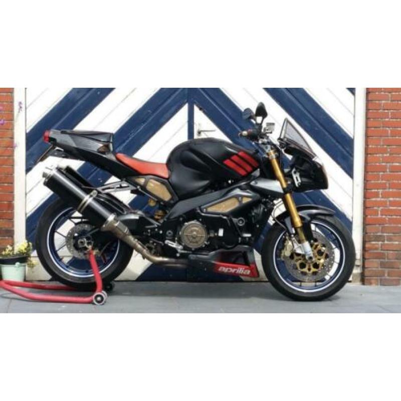 Aprilia Tuono Factory met vol akrapovic