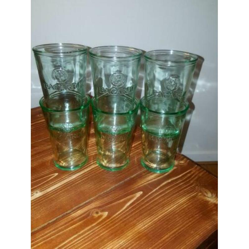 Bacardi Set met 8 glazen en accessoires.