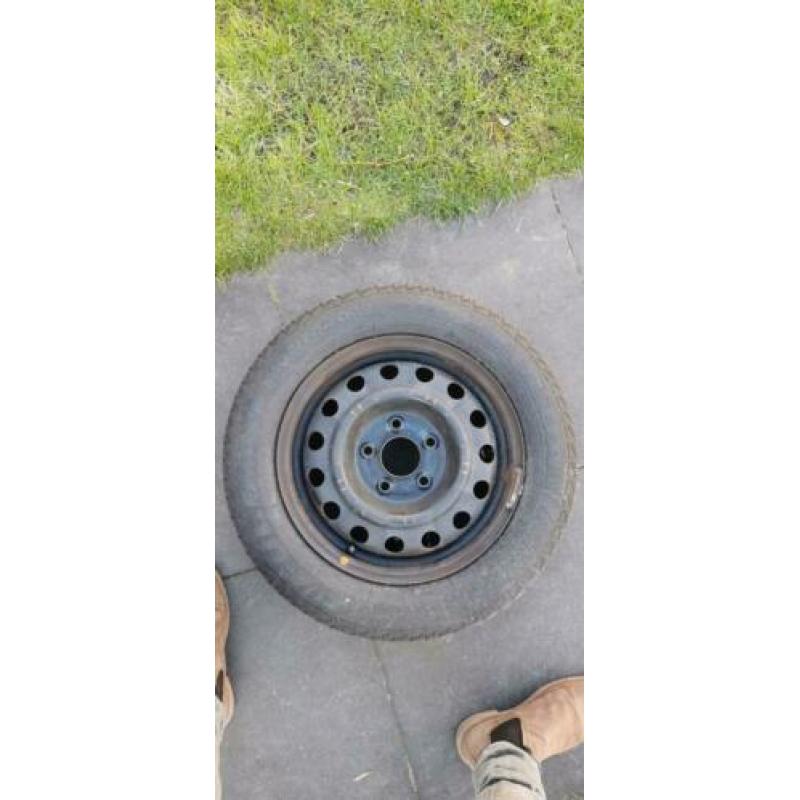 Set van 4 Winterbanden voor Huyndai 185 / 65 R15. 15 inch