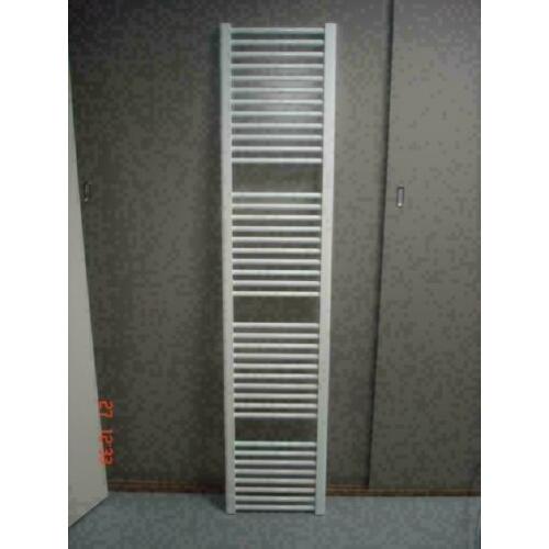 Design radiator 30 cm breed x 185 cm hoog in wit en 719 Watt