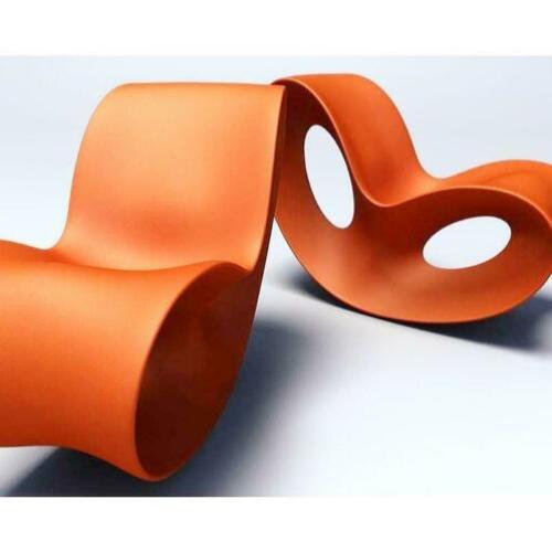 Magis schommelstoel ontworpen door ron arad > model voido