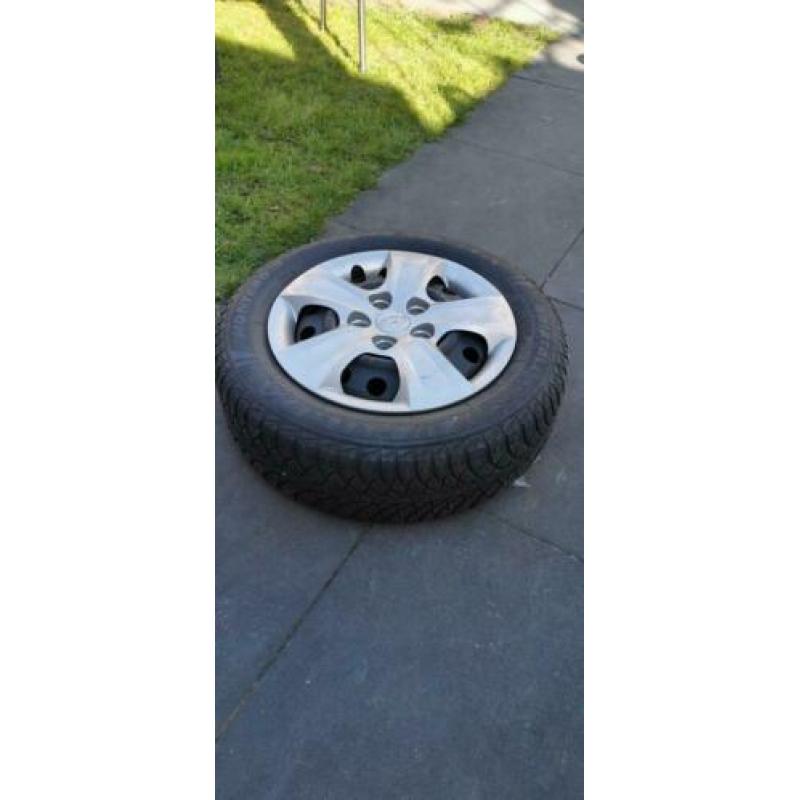 Set van 4 Winterbanden voor Huyndai 185 / 65 R15. 15 inch