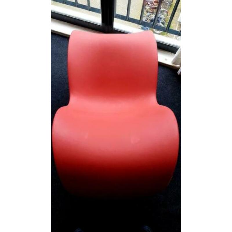 Magis schommelstoel ontworpen door ron arad > model voido