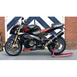 Aprilia Tuono Factory met vol akrapovic