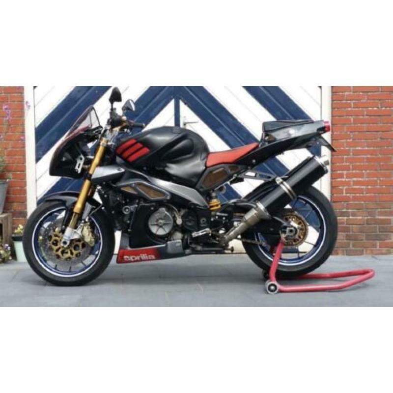 Aprilia Tuono Factory met vol akrapovic