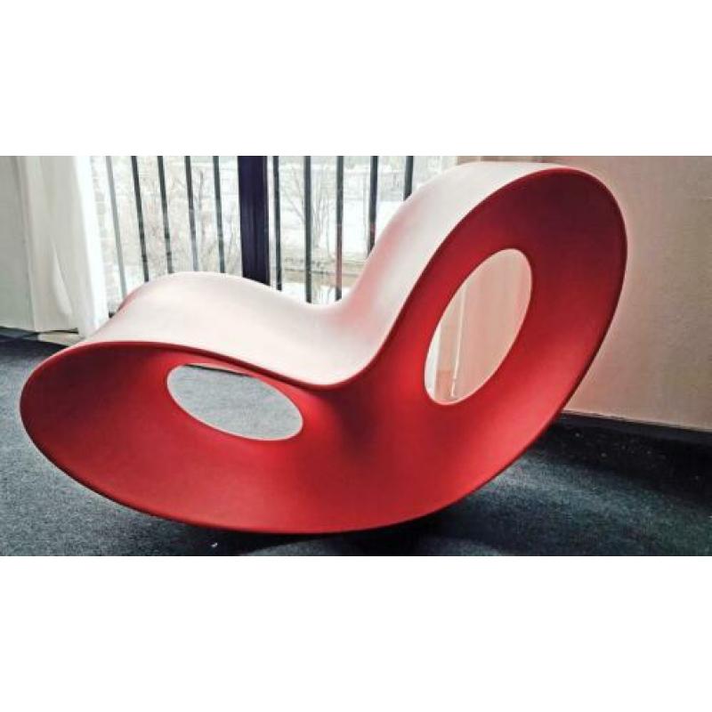 Magis schommelstoel ontworpen door ron arad > model voido