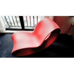 Magis schommelstoel ontworpen door ron arad > model voido