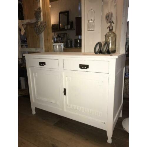 Wit brocante dressoir