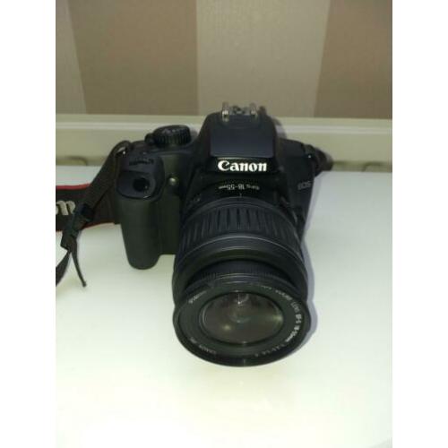 canon eos 1000d met telelens 300mm plus statief